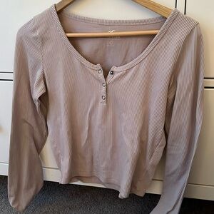 hollister cropped button up long sleeve.